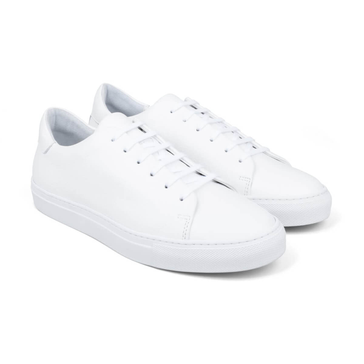 White low top leather sneaker