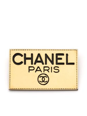 Chanel Pre-Owned 1990s logo-engraved plate brooch - Gold