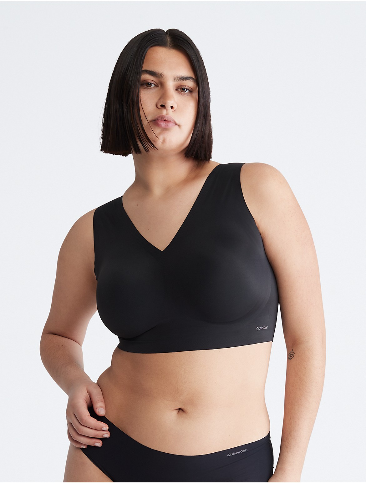 Calvin Klein Women's Invisibles Plus Lightly Lined Comfort V-Neck Bralette - Black - 1X
