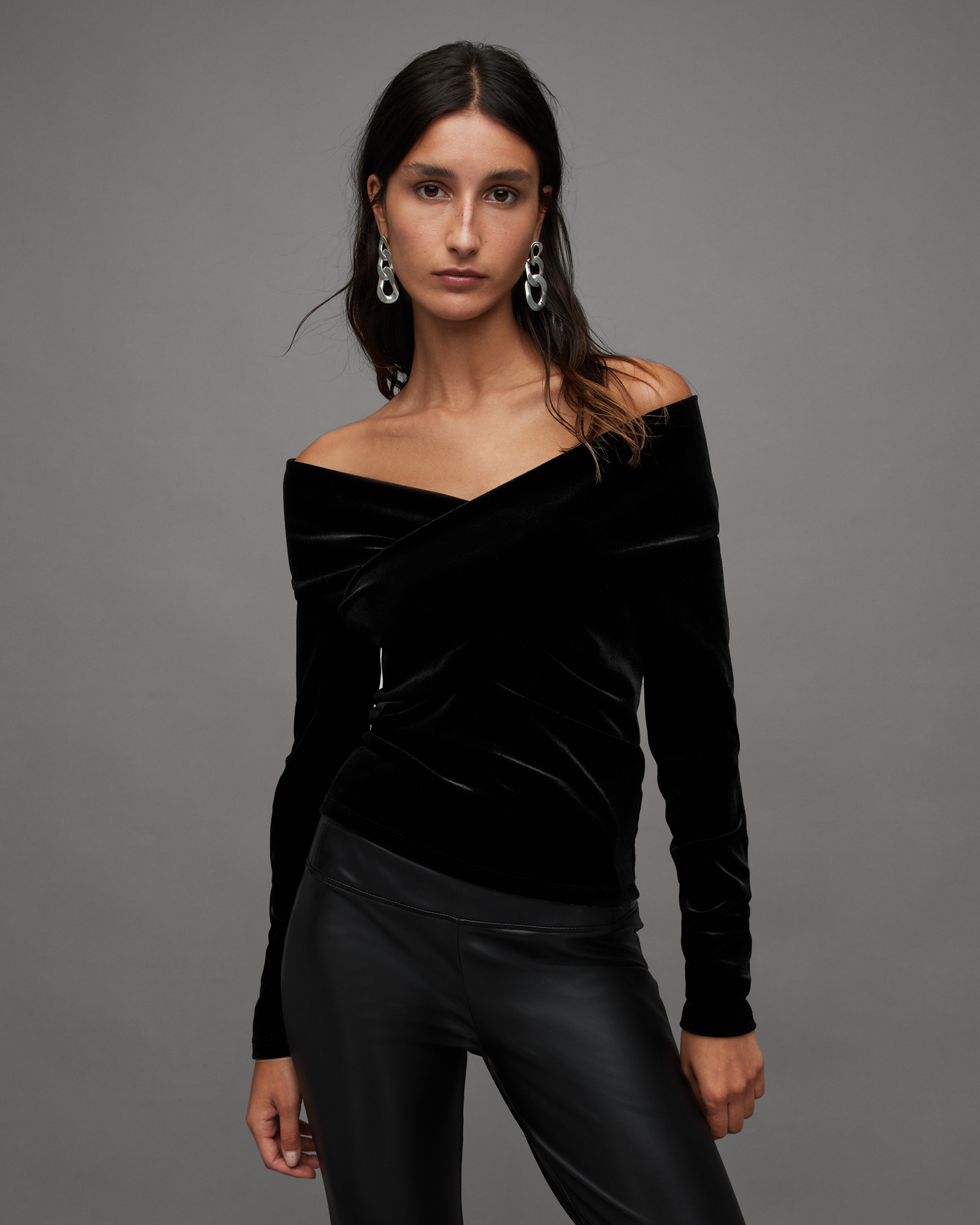 AllSaints Size: 6 Women's Delta Velvet Top, Black