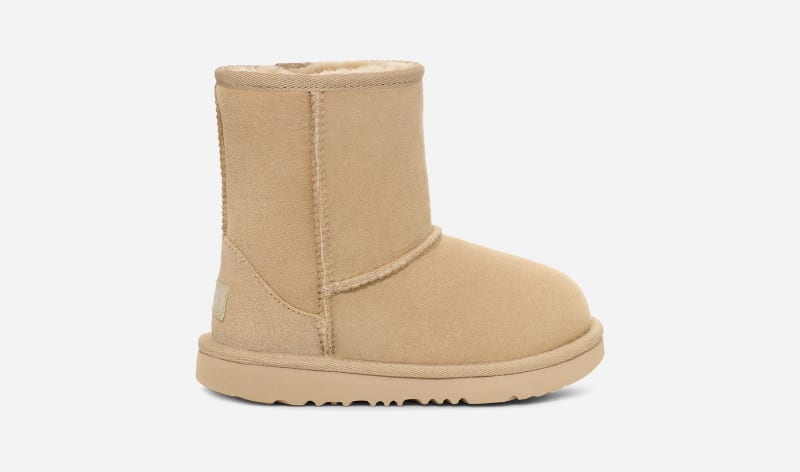 UGG Classic Short II Boot for Kids in Brown, Size 5, Leather